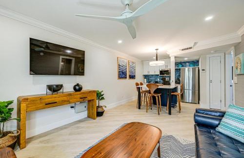 Old Naples Apartment | Upscale Naples Condo with Pool Access Walk to Pier!