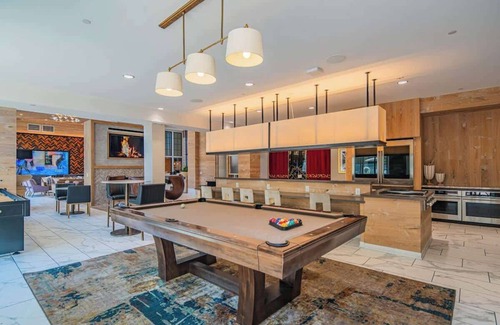 Orange Heights Apartment | Upscale near DT Stay | Pool, Gym, W/D & Parking