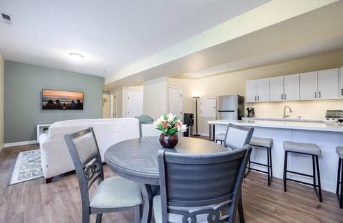 Mountlake Terrace Apartment | Upscale Private Getaway near Seattle
