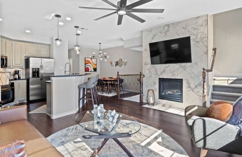 Plano House | Upscale Shops of Legacy Townhome