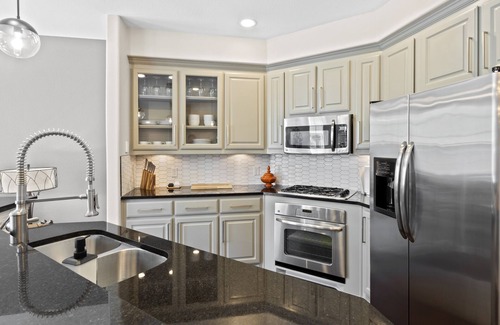 Plano House | Upscale Shops of Legacy Townhome