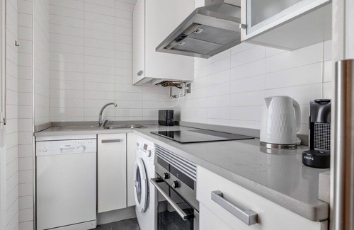 Cortes Apartment | Upscale Sol 1BR w/Doorman, nr Plaza España, by Blueground