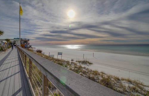 Baytowne Wharf Apartment | Upscale studio at The Village of Baytowne Wharf with AC, pool, hot tub & gym