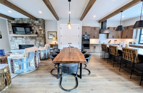 River Run House | Upscale w/O₂ System, Hot Tub, Walk to Village