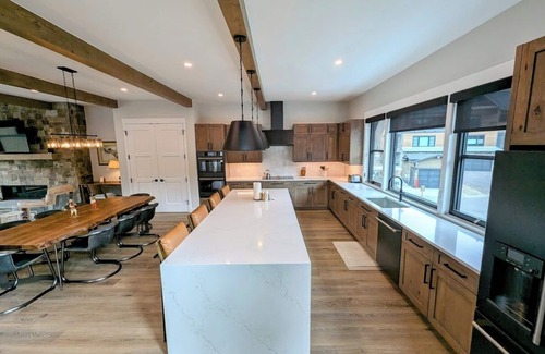 River Run House | Upscale w/O₂ System, Hot Tub, Walk to Village