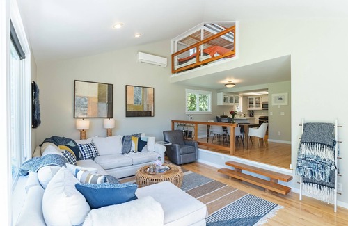 Bellingham Villa | Upscale Waterfront Home on Lake Samish with Hot Tub and Dock