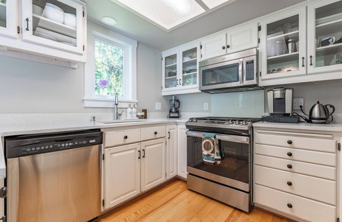 Bellingham Villa | Upscale Waterfront Home on Lake Samish with Hot Tub and Dock