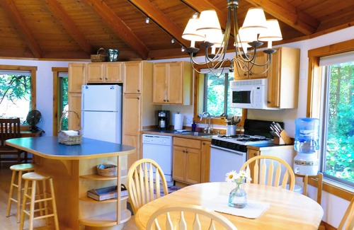 Lummi Island Cabin | Upscale Yurt/Pet Friendly/Full Kitchen/Bath w/Sauna/FP/TV/Internet/Beds for 4