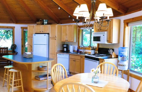 Lummi Island Cabin | Upscale Yurt/Sauna/Pet Friendly/Water View/FP, close to beach