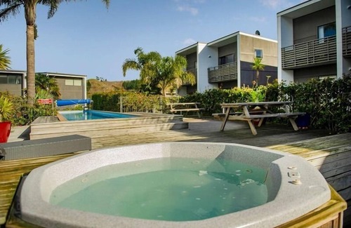 Whitianga Apartment | Upstairs fully self contained apartment with a queen bedroom.