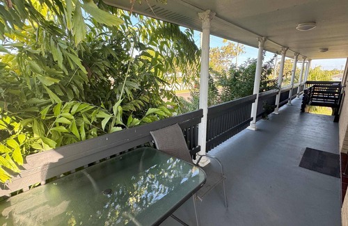 Scarness House | Upstairs Villa minutes to the beach
