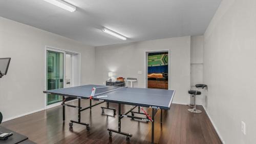 Yacht Harbor House | Upstay - Austin Getaway - Pool & Hot Tub & Games