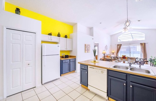 Solana House | Upstay: Family Resort Home w Pool, BBQ & Game Room