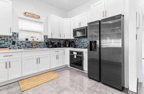 South Padre Island House | Upstay: Island Retreat w Private Pool & Bay View