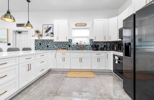 South Padre Island House | Upstay: Island Retreat w Private Pool & Bay View