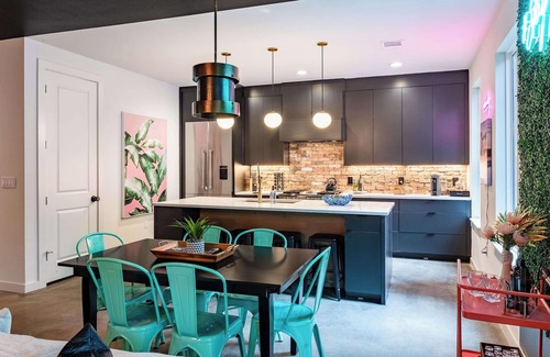 East Cesar Chavez House | Upstay: Luxe Pool Retreat—7 Min to Rainey St