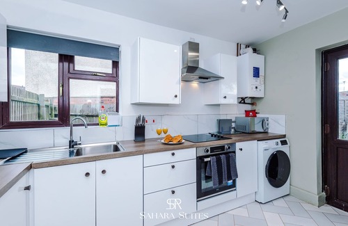 Wolverhampton House | Upto 20% off | Sleeps 8 | Families | Free parking