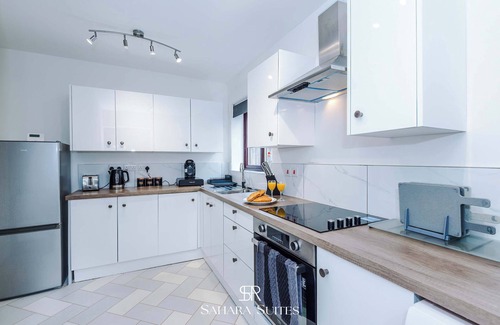 Wolverhampton House | Upto 20% off | Sleeps 8 | Families | Free parking