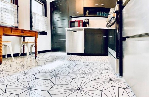 East Isles Apartment | Uptown Bachelor 2nn