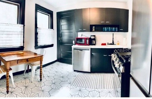 East Isles Apartment | Uptown Bachelor 2nn
