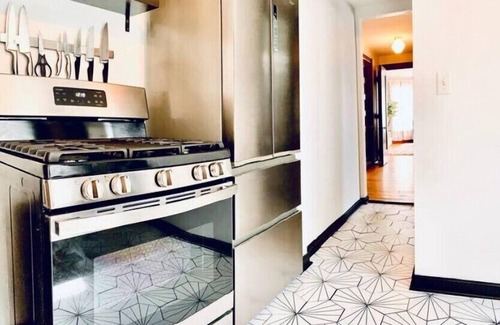 East Isles Apartment | Uptown Bachelor 2nn