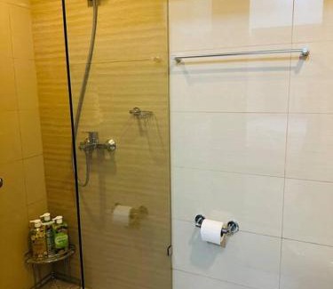 Bonifacio Global City Apartment | Uptown Bliss-Modern 1BR Condo with Balcony in BGC