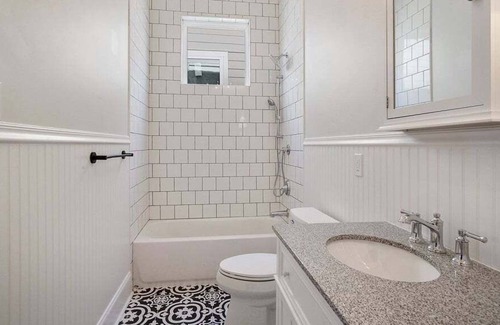 Faubourg Delassize Cottage | Uptown Cottage Sleeps 5
