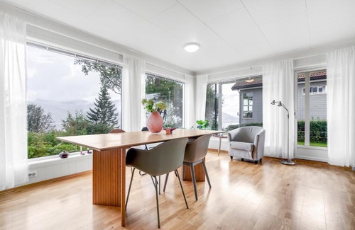 Tromso Apartment | Uptown I City & Fjord Views I FREE Parking