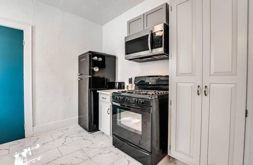 Central Oklahoma City House | Uptown OKC 5 BR w/spa!