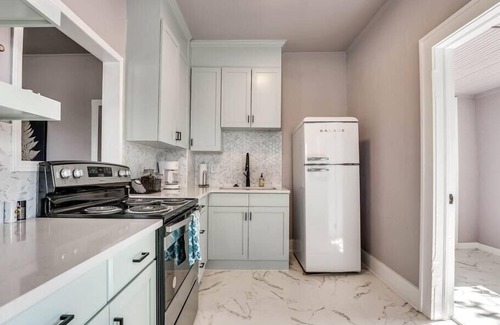 Central Oklahoma City House | Uptown OKC 5 BR w/spa!