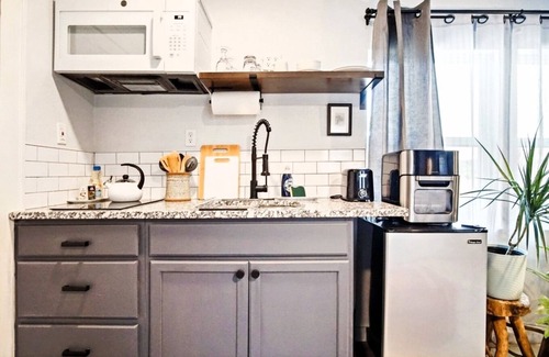 Corridor South Apartment | Uptown OKC Studio | $1600/month #03D | Kitchenette + Queen Bed