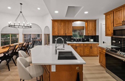 Uptown Sedona House | Uptown Sparks - 5BR 5BA Wow Views! Spa, GamesRoom, Deck, Walk into Town