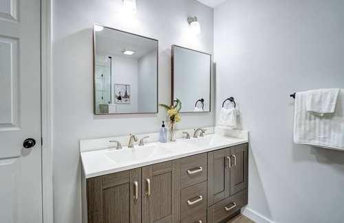 Paw Creek House | Uptown Style I Hot Tub & Fire Pit I King Suite