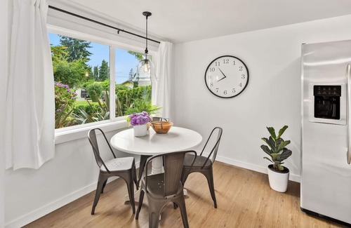 Moss Bay House | Urban 4BR Duplex @Kirkland | Walk to Lake & Google