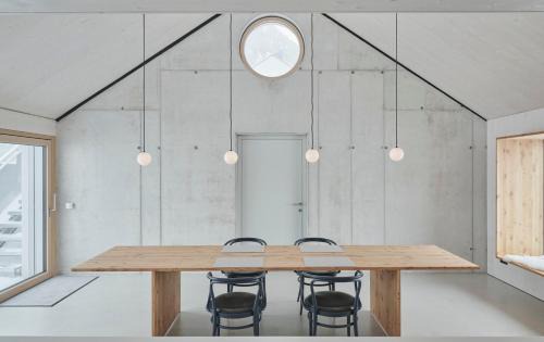 Maurach House | Urban Alpine Penthouse with Lake View