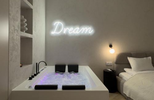 Katowice Apartment | Urban Apartments Global Jacuzzi, Floor 8th No 03, Garage, Self Check-in, No deposit
