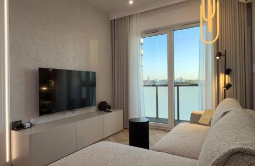 Katowice Apartment | Urban Apartments Global Jacuzzi, Floor 8th No 03, Garage, Self Check-in, No deposit