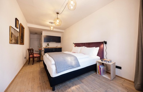 Old Town Apartment | Urban Chic in the Heart of the City - Apartment "Rosa Goldenstern Residence" with Balcony