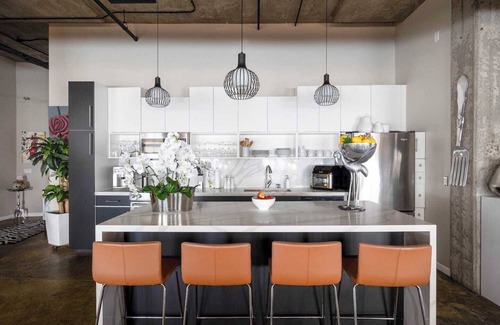 Hillcrest Apartment | Urban Chic Manhattan Style Loft w/Terrace