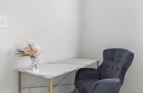 Five Points South House | Urban Chic meets Comfort 2BR with Pool