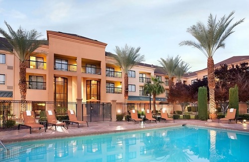 Las Vegas Hotel | Urban Comfort Meets Vegas Excitement in Summerlin! 3 Relaxing Rooms! Pool!