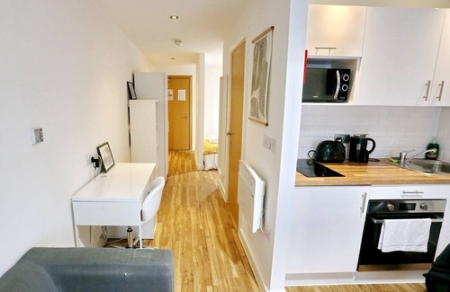 Salford Apartment | Urban Escape – Walk to University of Salford | Pass The Keys
