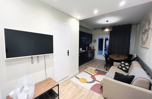 Quartier du Faubourg-Montmartre Apartment | Urban Flat 07 - Charming 1BDR Flat near Grands Boulevards