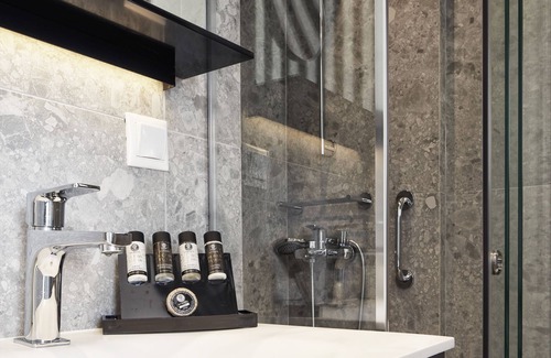 Plaka Hotel | Urban Frame Plaka