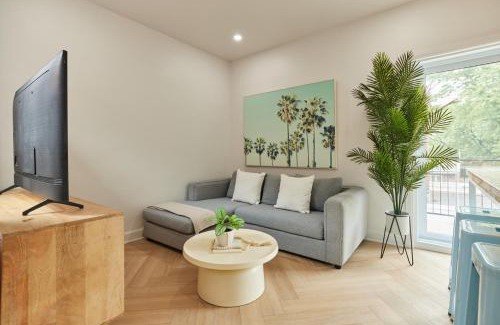 Plateau Mont Royal Apartment | Urban Gem in Le Plateau by Denstays