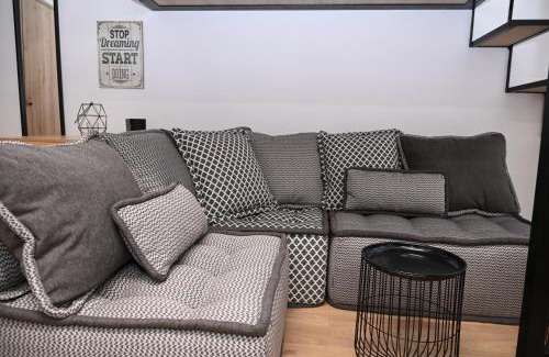 Kypseli Apartment | Urban Loft by Neuvel