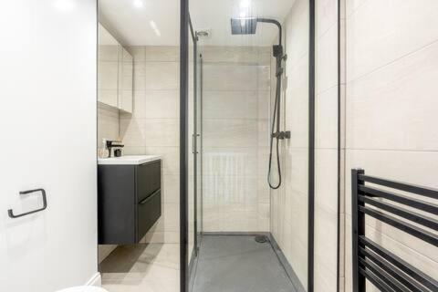 Horfield Apartment | Urban Luxe - Perfect Home Away From Home