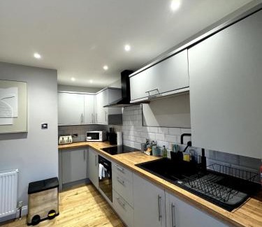 Horfield Apartment | Urban Luxe - Perfect Home Away From Home