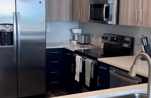 Addison Apartment | Urban Oasis: Comfort and Peace With GYM/Pool and free parking