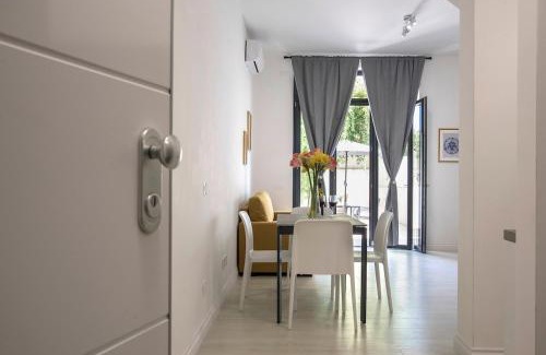San Lorenzo Apartment | Urban Oasis near Termini, free Parking&Patio, int3